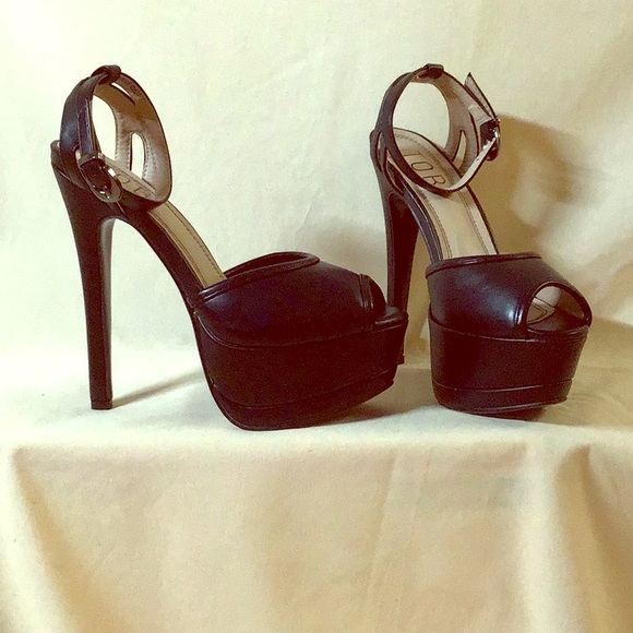Tobi Shoes - Tobi sexy black ankle strap platform heels, size 7